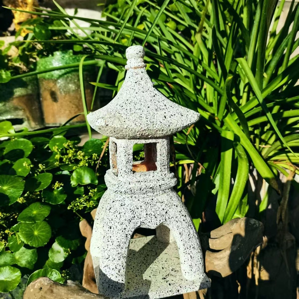 Pagoda Solar Decor Garden Ligh - огляд і ціна Outdoor Zen Lighting